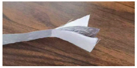 圖1 鋁箔玻纖復(fù)合織物剝離強(qiáng)力測(cè)試樣